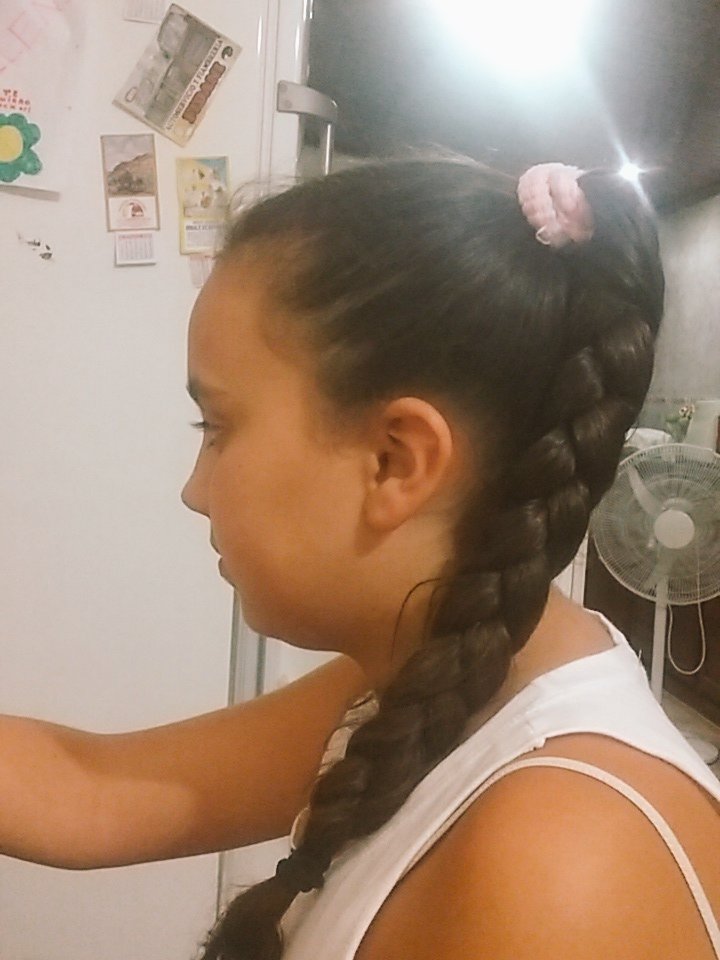 shalmi45's tweet photo. Mi prima la más capa me peino https://t.co/ANqsc6Lnyk