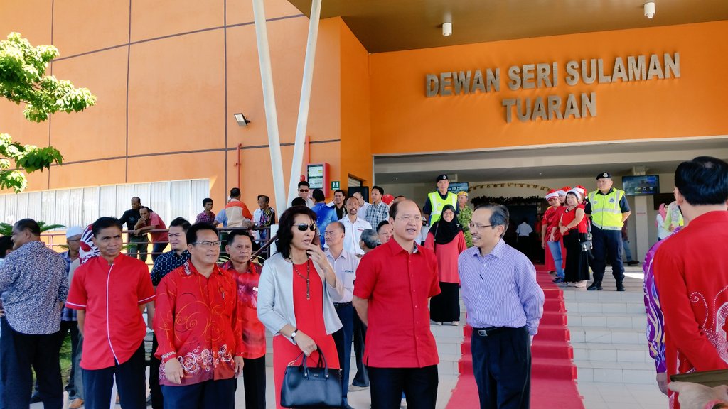 sveltesagacious's tweet photo. Meriah #krismasMalaysia #iniSabah #mosti2015 @WTangau https://t.co/wlHaYLjqYV