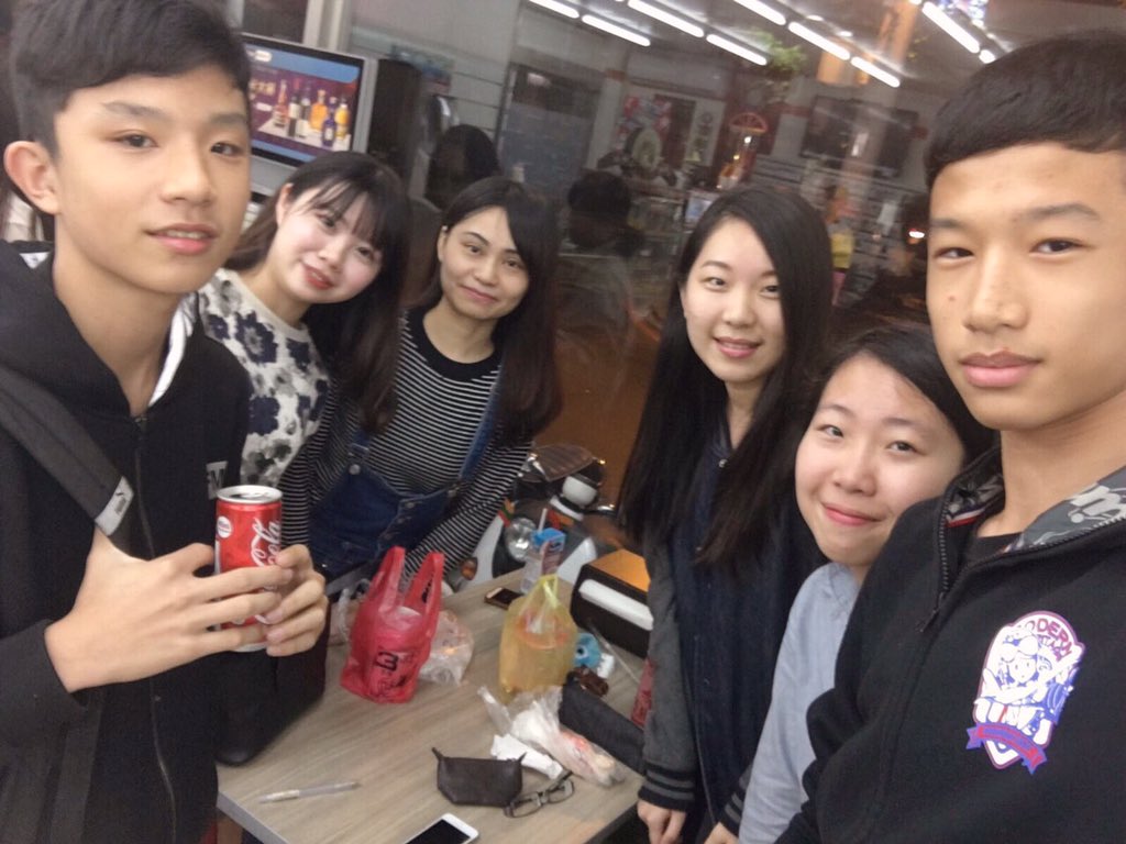 a051004's tweet photo. 老助教們出門把想見的孩子都見一輪多麼幸福，一個好睡就睡到11點了！半年來第一次😬😬 https://t.co/mRnvAXvOBD