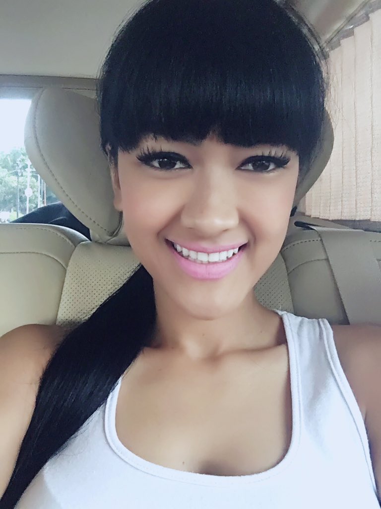 juliaperrez's tweet photo. Selamat siang... Happy sundayyy.. Waktunya nembAkkkk (kopassus) https://t.co/KAWVYd8Q9x