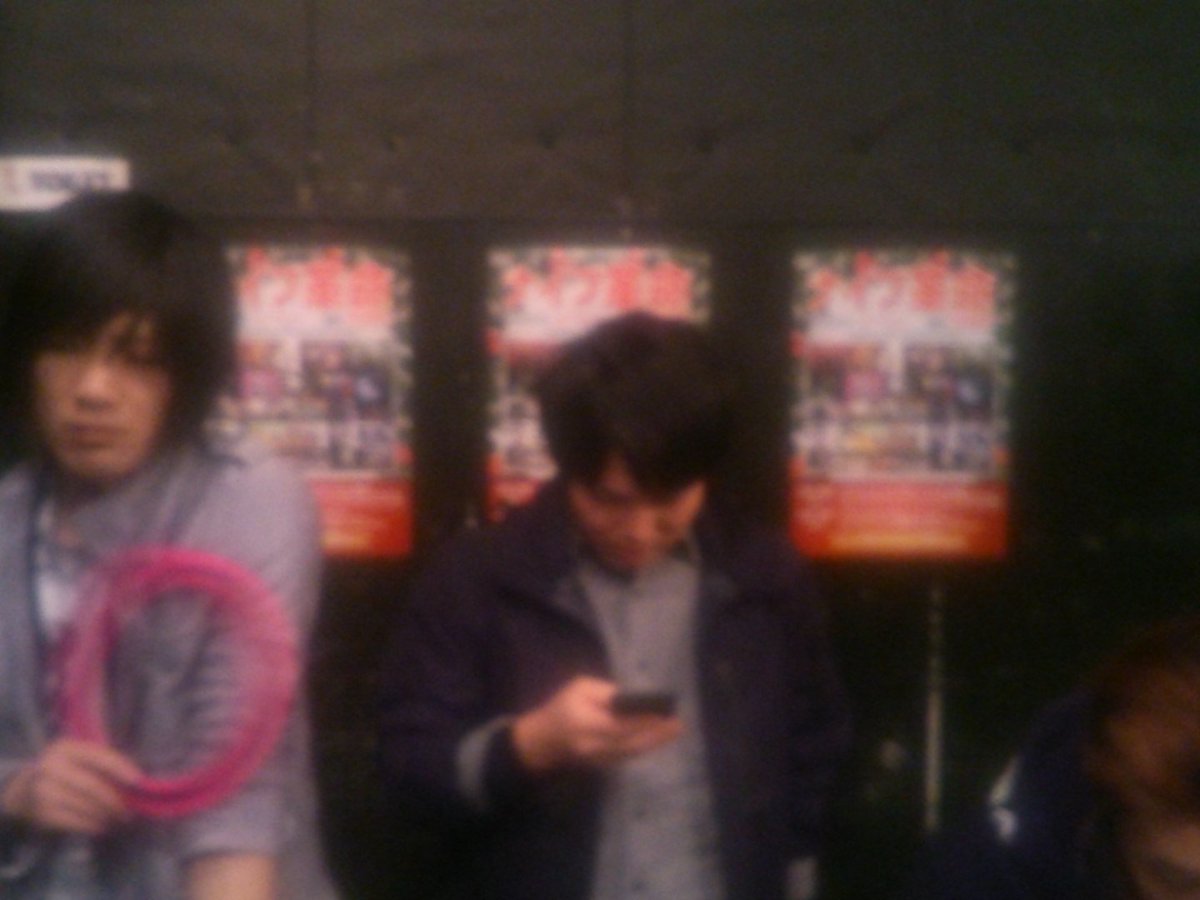_MONO96_'s tweet photo. さぁナイフ革命はじまるよー！ 写真ぶれっぶれ(笑) #MONO96 https://t.co/Y14jTOma16