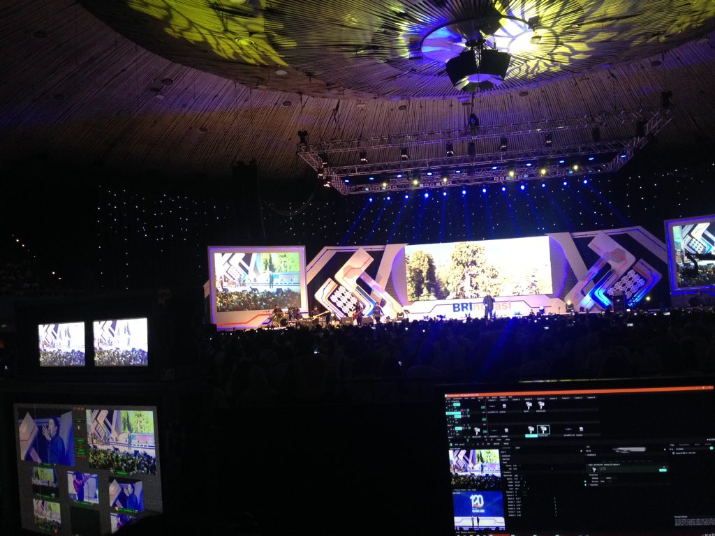 windafs's tweet image. Tulus on stage #BRIfamilyday2015 @musiktulus