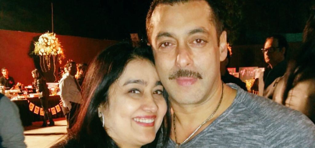 BSKFanClub's tweet photo. Inside pics from #SalmanKhan's birthday party last night. #HappyBirthdaySalmanKhan https://t.co/Psr6FckQsG