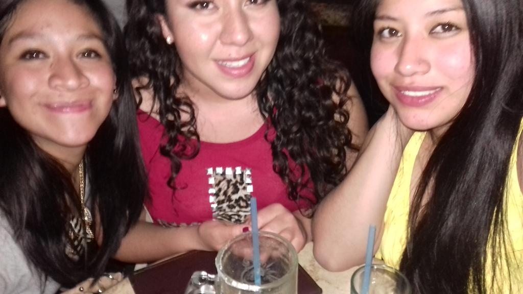 _maimontoya's tweet photo. Después de un dia en famila a disfrutar con las amigas https://t.co/VP3de4HAbT