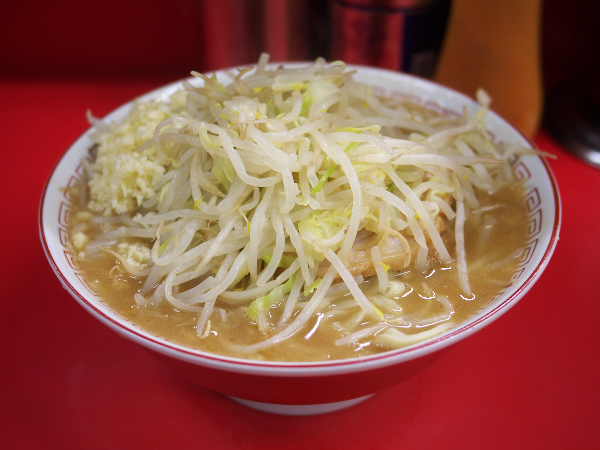 tommolux50's tweet photo. ダメだ。我慢できないから覚醒してきた。＠ラーメン二郎・松戸駅前店 #ラーメン二郎 #OnlyFoodPhoto https://t.co/f7RE6tjv19