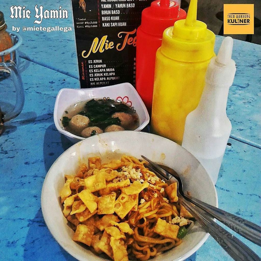 Tiga Hari yg lalu mimin mampir ke <a href="/miet/">miet</a>egallega

Mimin pesen Menu Mie Yamin Baso Pisah.

Rasa Mie dan Baso dr @miet…