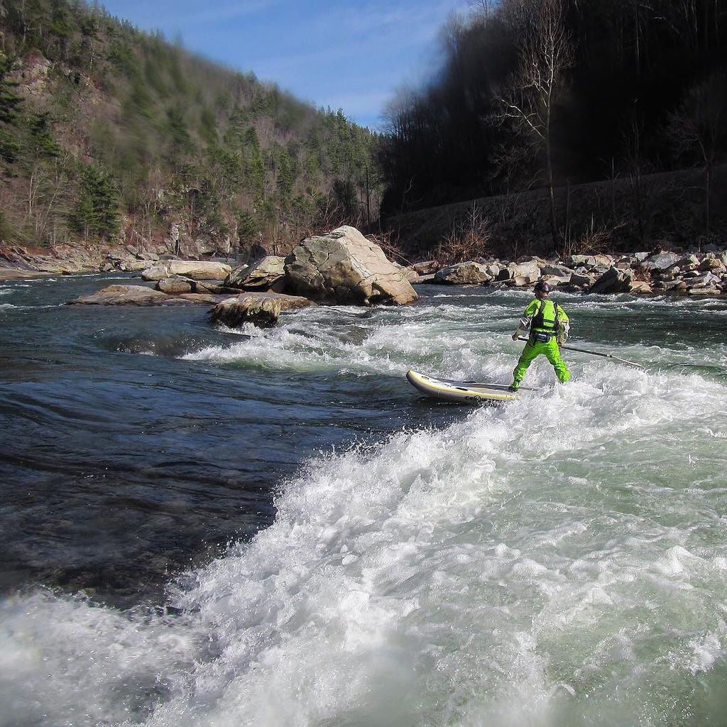 bardstownboater's tweet photo. @treyknight shredding Jaws of the Nolichucky ๐ธ: @willsaylor #SUP #southeast #surfing #7figโฆ https://t.co/PW2sztCV46 https://t.co/IFfBKURj7f