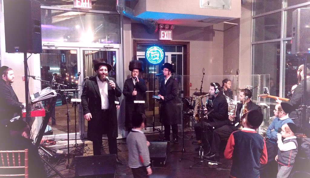 #rocking_on tonight with @BoruchSholom and <a href="/TheShiraChoir/">Shira Choir</a> at a Sheva Bruches #got_groove