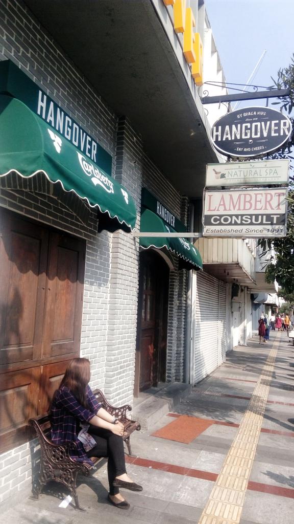 PutriiNafisa's tweet photo. #hangover #ExploreIndonesia #bandung #photography #me @PutriiNafisa makasi ya um um sayang @juliandarereza https://t.co/uYDwfP9Gqx