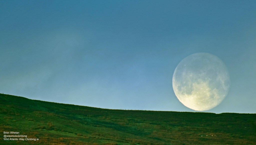 Moon set this morning #Donegal <a href="/AAWeatherWatch/">AAWeatherWatch</a> @Wicklow_Weather @deric_hartigan <a href="/GoToIrelandCA/">Tourism Ireland</a> <a href="/weatherchannel/">The Weather Channel</a> #ire