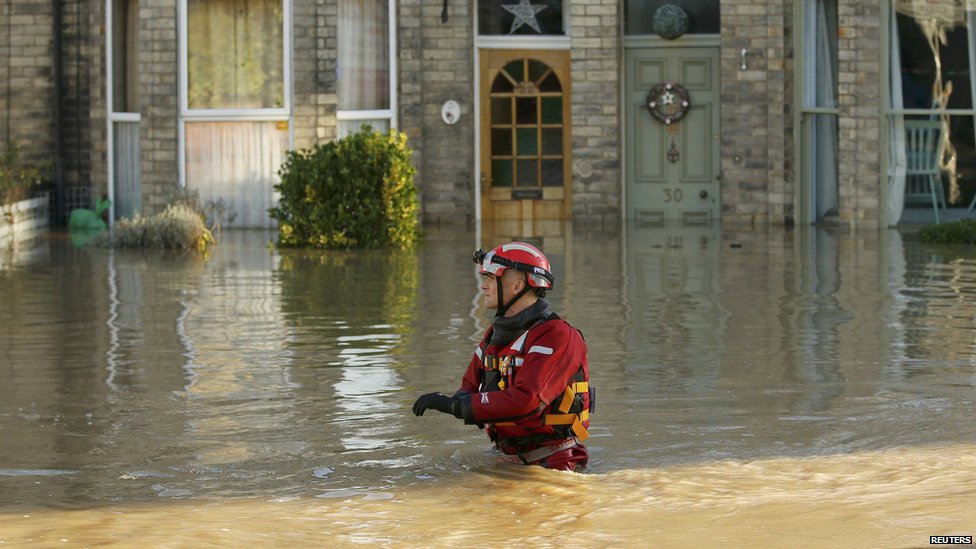 People in York are being evacuated from their homes  bbc.in/1NRoXnE #YorkFloods