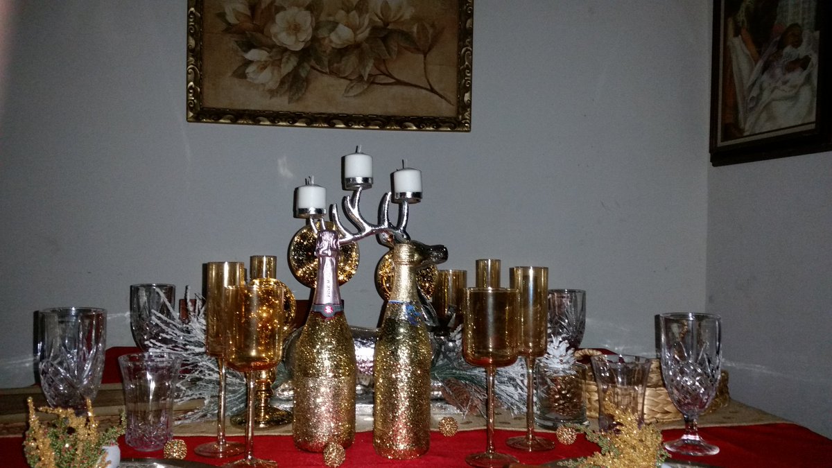 WEtopIA_Caterer's tweet photo. Christmas #atourhouse #phillychronicles #phillybling https://t.co/u6gj9iEWlP