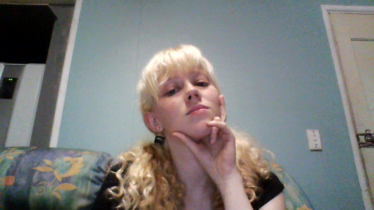 GuruGuruPonChan's tweet photo. I thought i'd post a picture of myself for my lovely audience of ONE. AHAHAHA

#foreveralone https://t.co/ttS6Kge2rz
