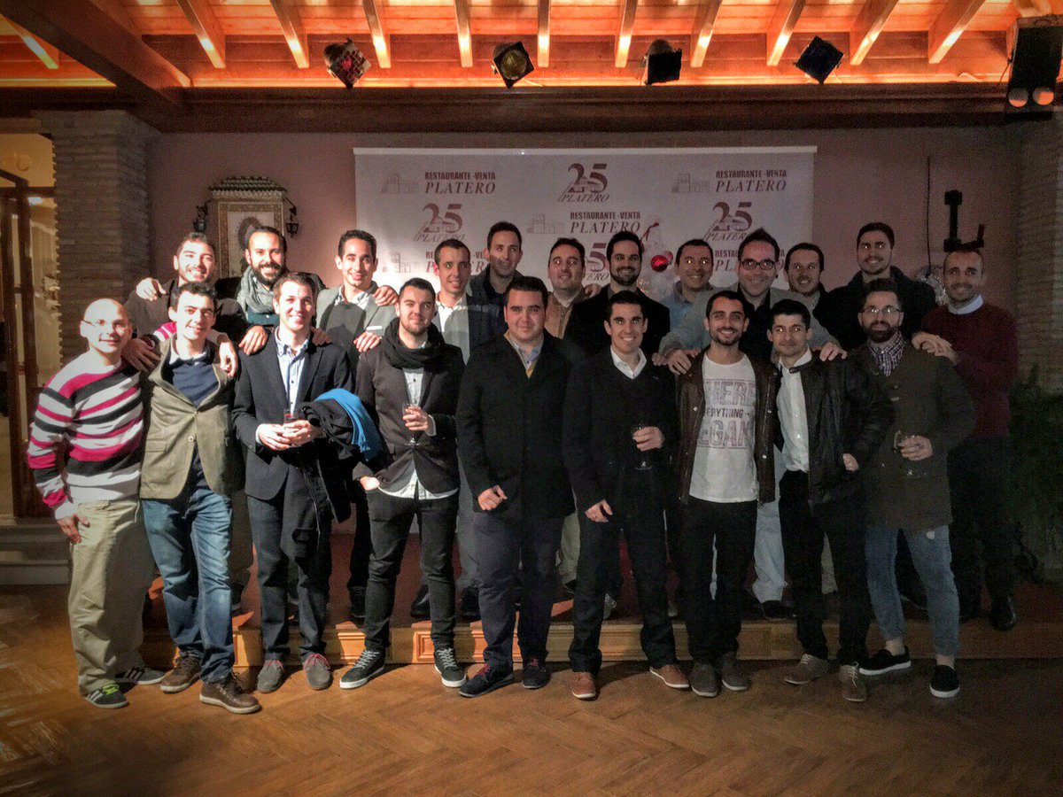 Alex_Obiwan's tweet photo. Cena navideña de amigos. Da gusto seguir juntándonos así. Vaya equipazo https://t.co/Bp9PBpufi1
