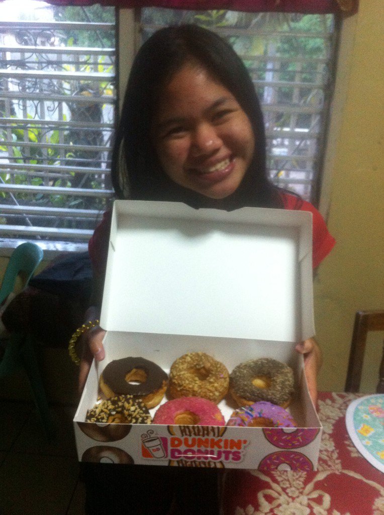 gomitzie's tweet photo. #Pasko2015 @DunkinDonuts #recycle https://t.co/xvbAYIWbln