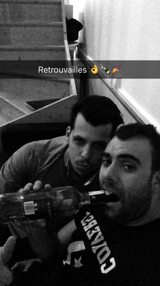 MartinFlamSoul's tweet photo. Et voici la belle soirée après d'une longe voyage! #retrouvailles #Bdx #fréro #Nöel #madeuxièmemaison https://t.co/ul66J57NQW