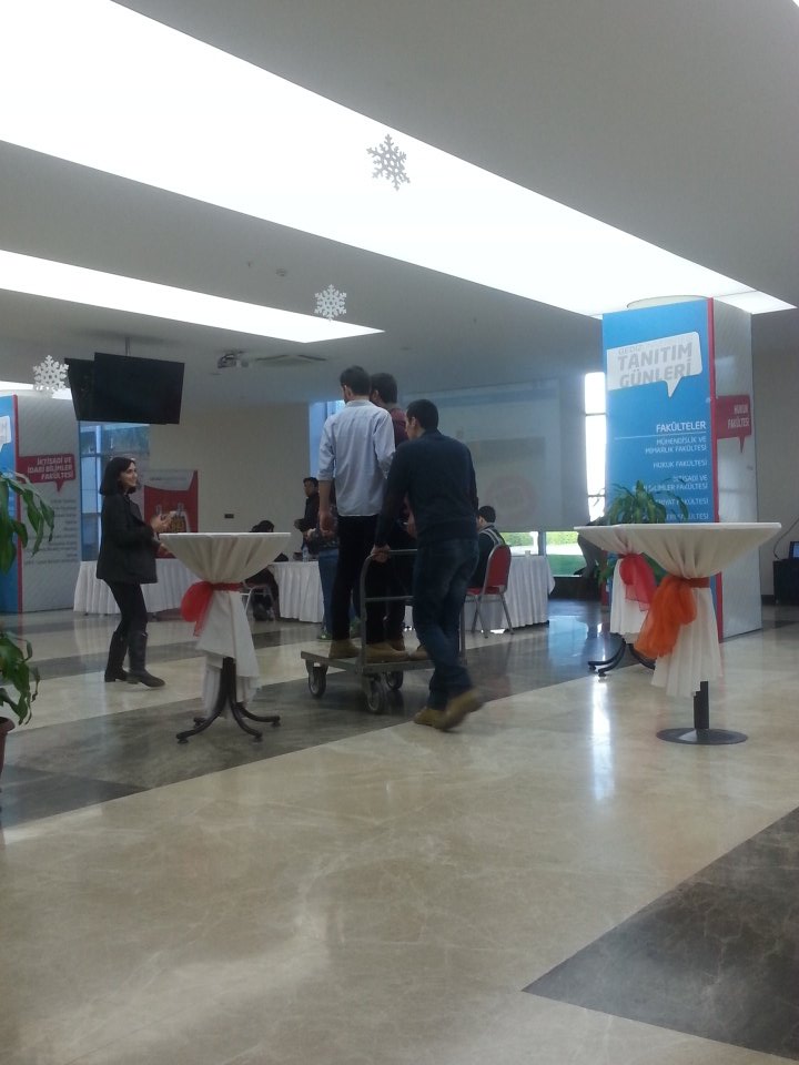 Neler oluyor? <a href="/liderlerinoyunu/">Liderlerin Oyunu</a> #liderlergedizde