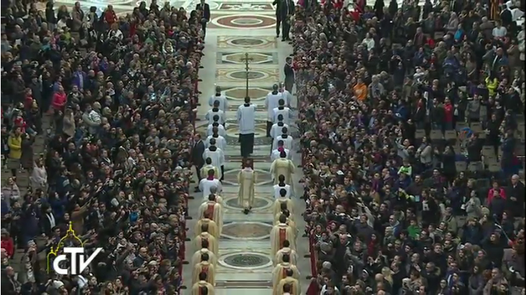 agensir's tweet photo. È iniziata la Messa di #Papa Francesco per il #GiubileoDellaFamiglia Streaming su https://t.co/BQwUX9p1ZG https://t.co/8WiGm4lcfd