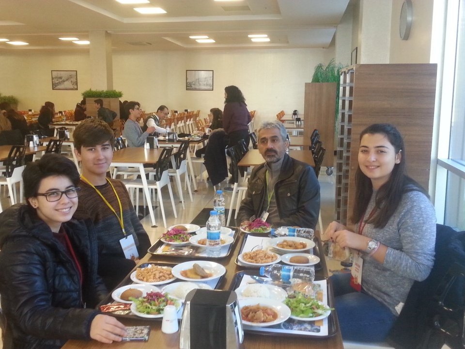 Yemekteyiiiiz <a href="/liderlerinoyunu/">Liderlerin Oyunu</a> #liderlergedizde