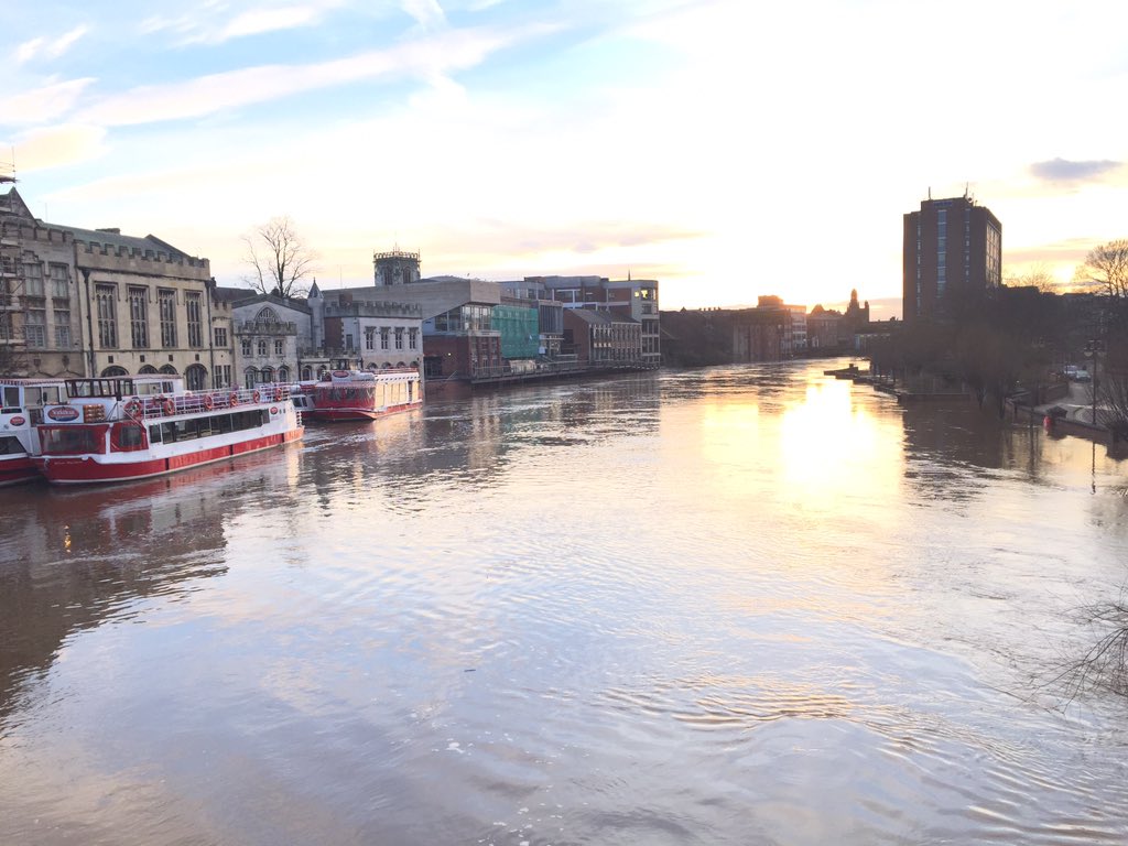 kingpete1's tweet photo. Looks nice but the Ouse is 5m above normal and not expected to peak until Monday another 30cm and absolute disaster https://t.co/LkdsuGUOcH