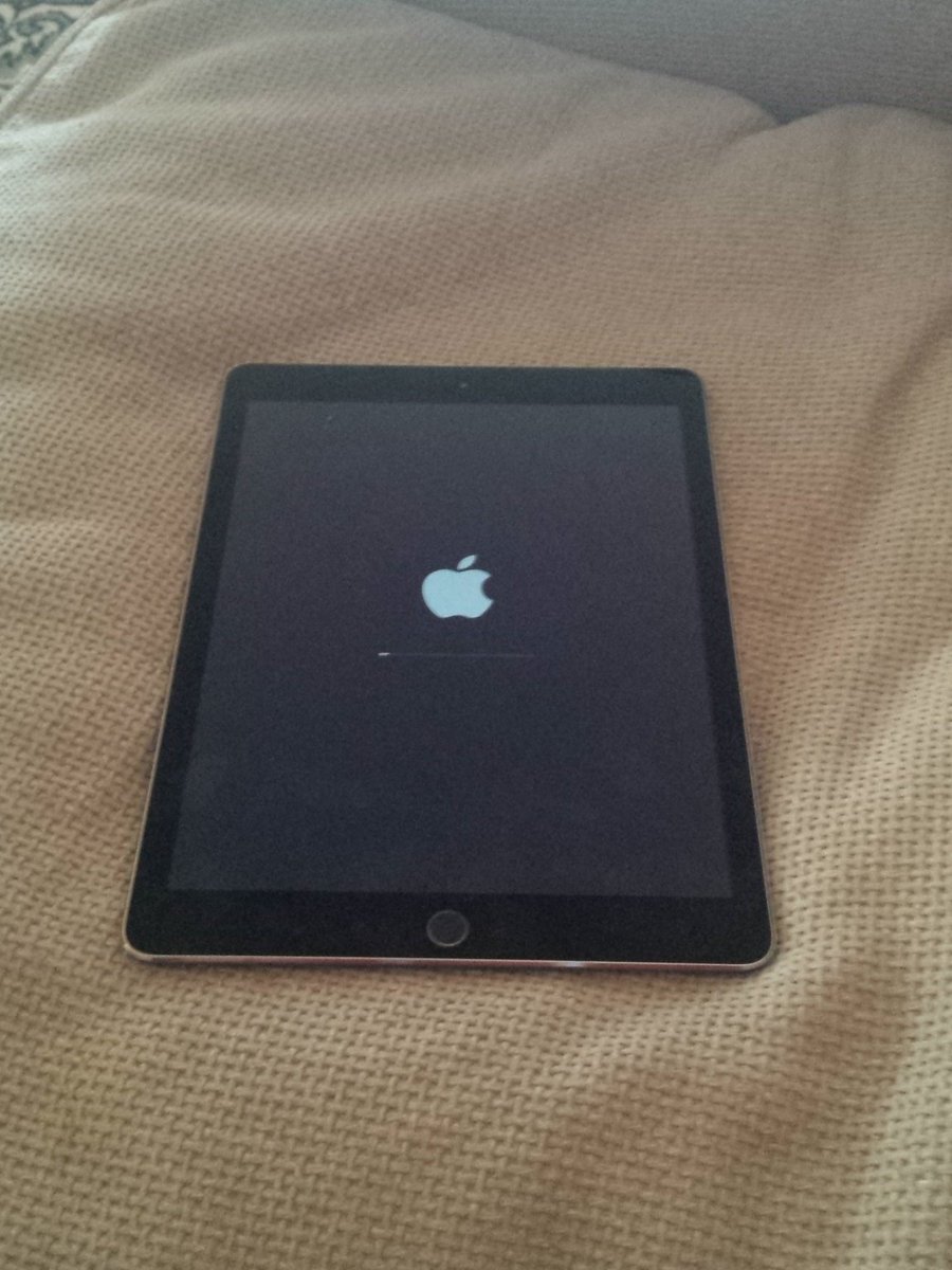 LessAmazingTom tweet picture