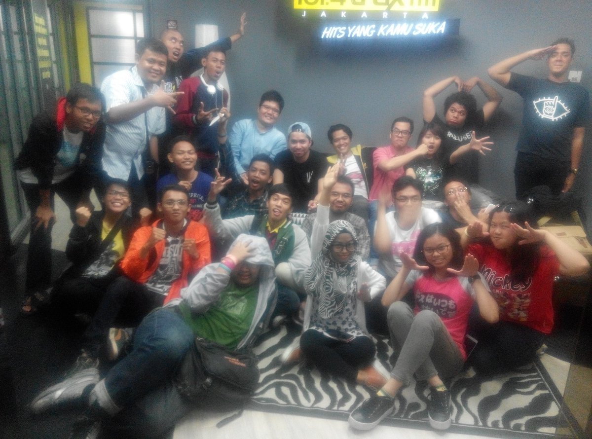 rendyyusuf's tweet photo. Rame di #IROIRO hari ini @MisterWillz @MelianaMarthina @OmDennis @dmustakira @fahmitsu https://t.co/tgbuHl5L6l