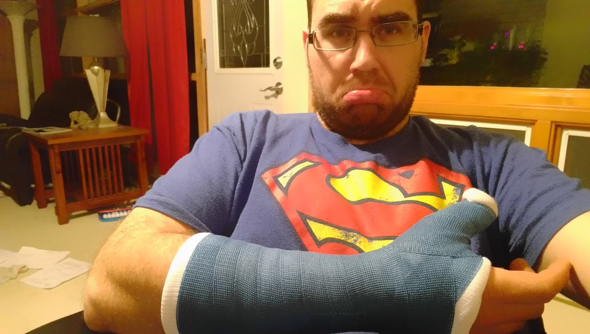kevinkooljeep's tweet photo. #hoverboardproblems #HoverFail #hoverboard #brokenarm
#armcast #fail #bluecast https://t.co/sSjoRIMZ1M