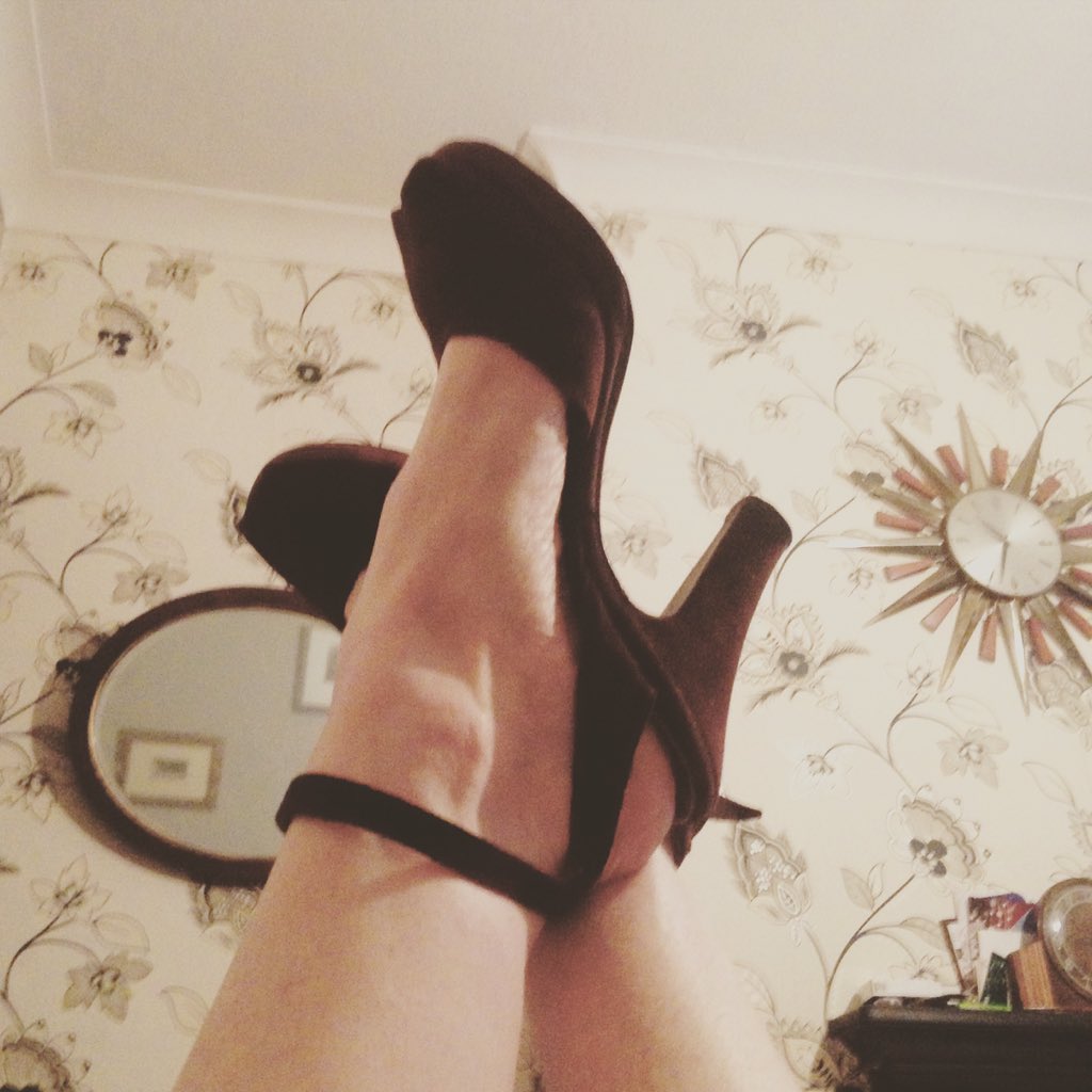 GingermegsVinta's tweet photo. New old shoes #1940s #1940sshoes #newshoes https://t.co/uvbWOv57my