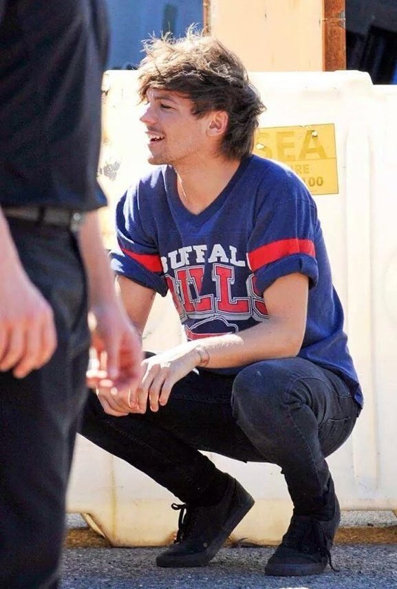 thishwiththisl's tweet photo. this Harry with this Louis https://t.co/icQV8iWXv8