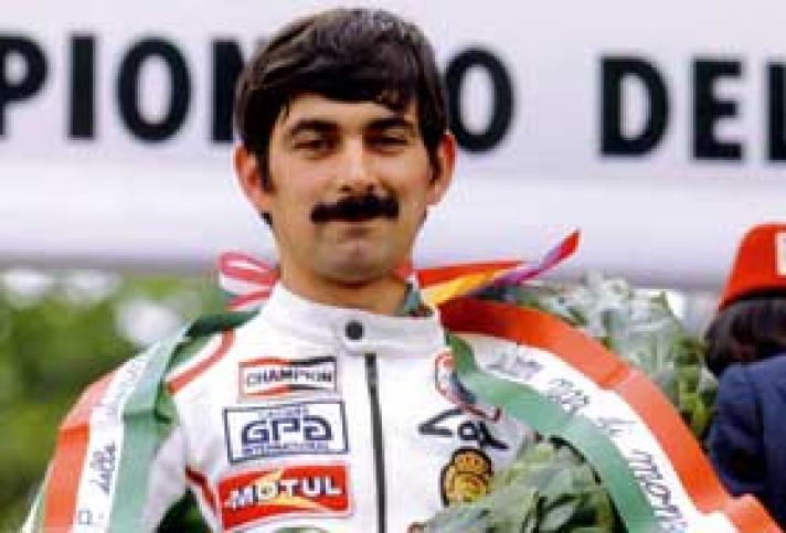 Hoy hace 17 años que nos dejó el bicampeón del Mundo de 50 cc Ricardo Tormo. Su historia | goo.gl/f8xnNH
