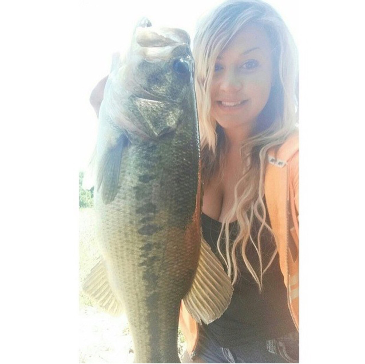 GirlsofFishing's tweet photo. Nice bass caught by @rachellepaislee https://t.co/e0ET7iQ4lw