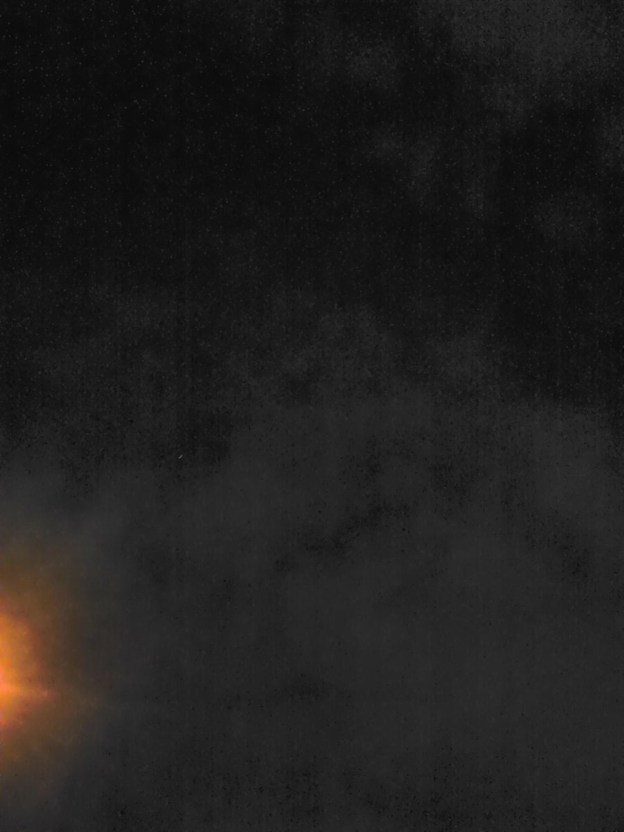 <a href="/infoAstronomy/">InfoAstronomy.org ✨</a> , kiri bawah dkt cahaya lampu. Enam perwakilan manusia pd jarak terluar. ISS @ Jakarta's sky