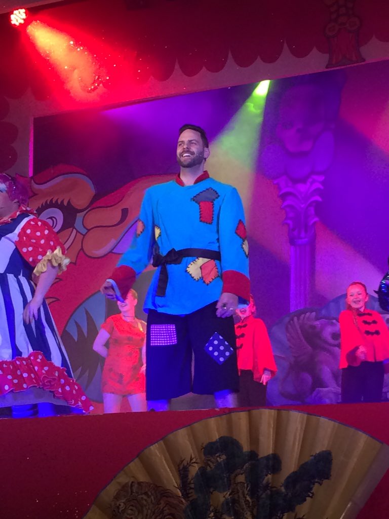 Lexicharm's tweet image. Had an awesome time watching Aladdin @PrincesTheatre and seeing the 1st love of my life! @Scottlarock5 😍🎉