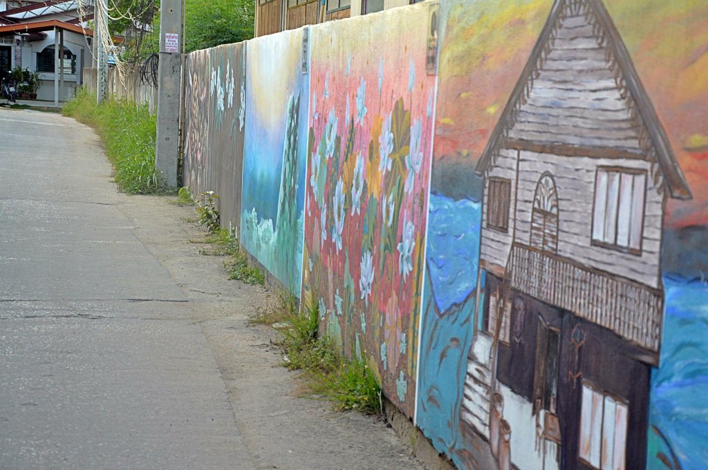 grfty134's tweet image. Was in Koh Samui when we saw this pretty painted walls on the streets. KohSamui, Thailand. #thailand #streetarts