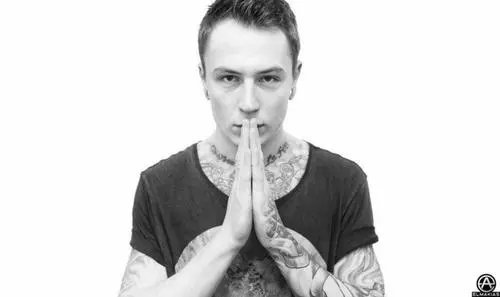 Happy birthday you lovely idiot  Hope I\ll see you next year in Spain  