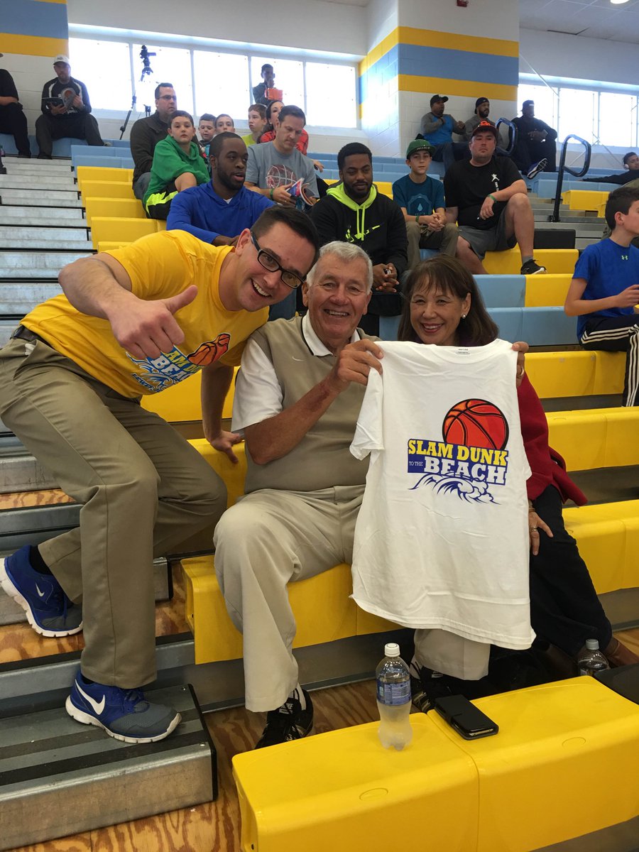 slamdunktobeach's tweet image. Tons of fun in the stands here at #SlamDunkDE. Thanks @302Sports for the shot!