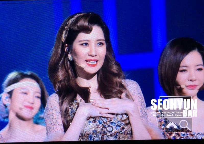 [PIC][27-12-2015]SNSD tham dự Đại hội âm nhạc cuối năm "2015 SBS Gayo Daejeon" vào tối nay - Page 4 CXP7lsRU0AA2L9E