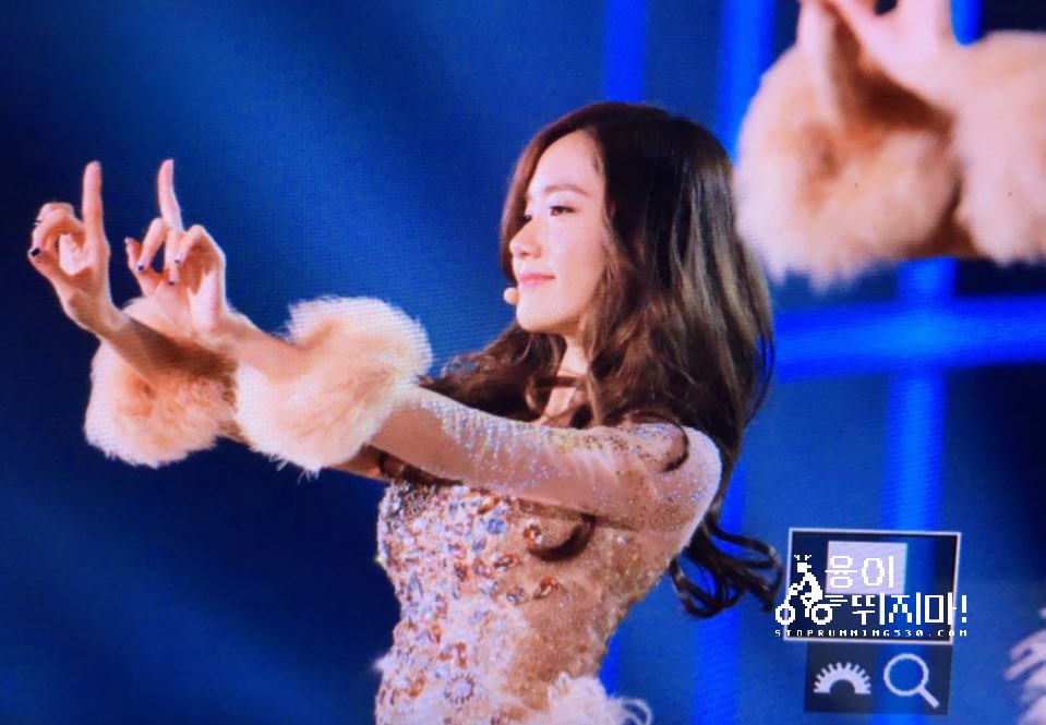 [PIC][27-12-2015]SNSD tham dự Đại hội âm nhạc cuối năm "2015 SBS Gayo Daejeon" vào tối nay - Page 3 CXP8W4xUoAINOuN