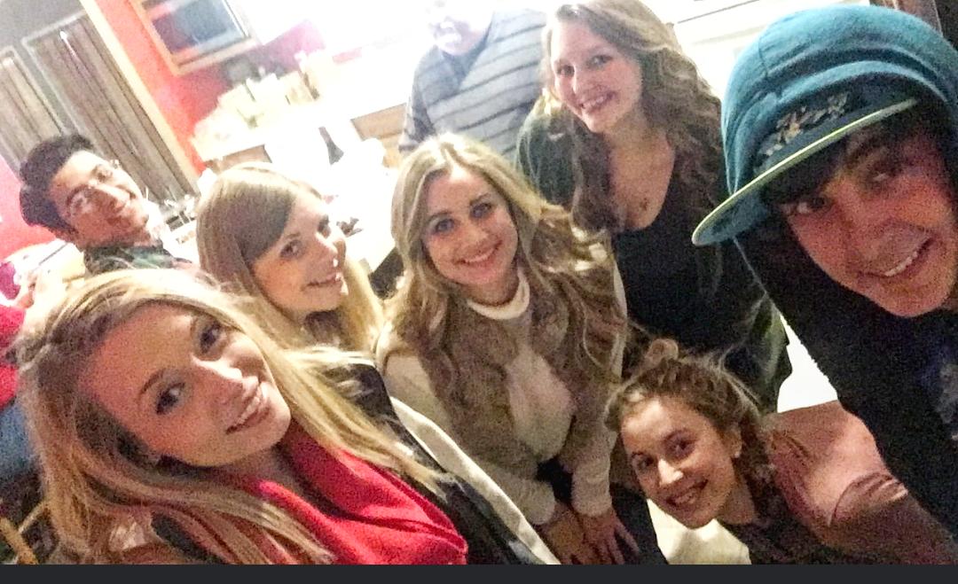 jadesmith34's tweet photo. Selfie stick first time users as you can see. #laterpost #Christmas #cousinlove https://t.co/6b37CocV6Q