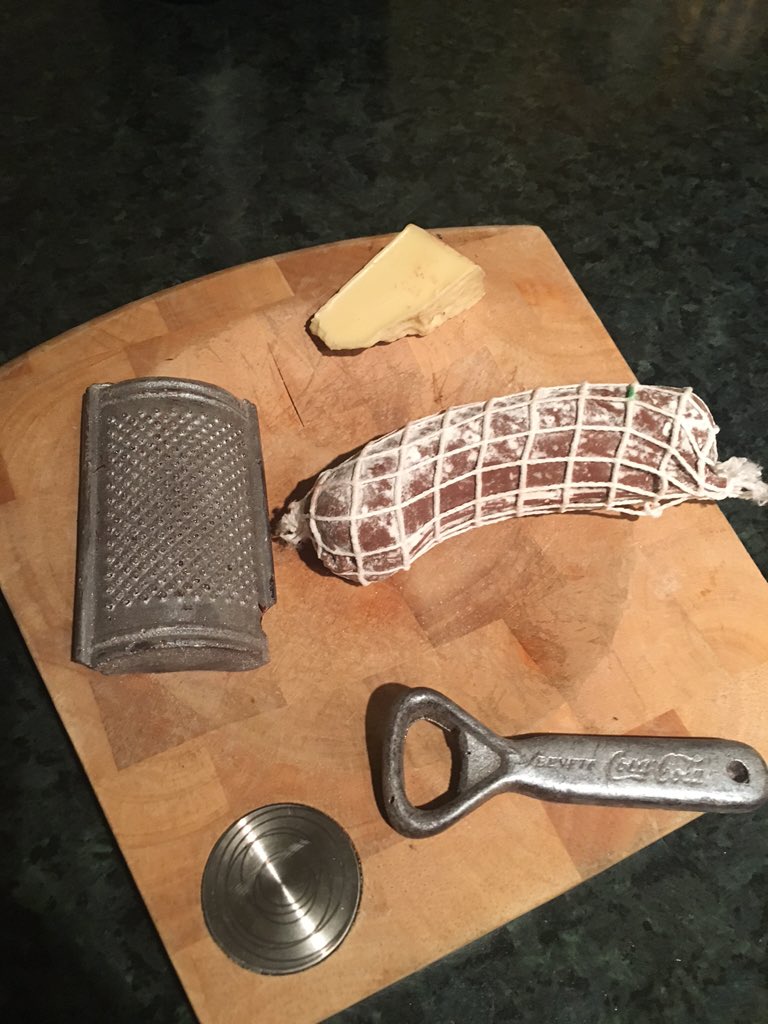 AnitaGhidotti's tweet photo. Cheese & continental meats @Nessyvegas @darrenjohnkelly #fivemins https://t.co/WRlBVBLQtg