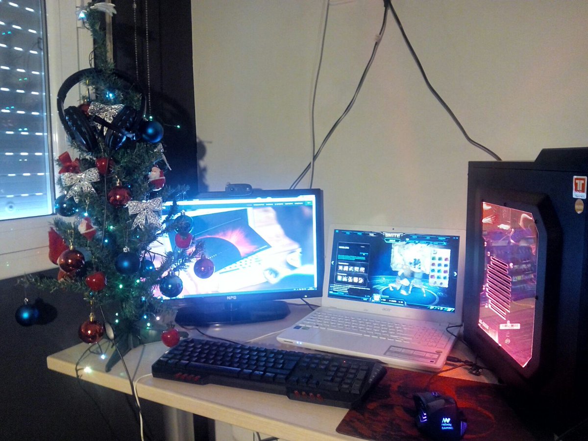 RoTaRGG's tweet photo. #ChristMars @MarsGaming_ Mi rincón gaming con toque navideño :D https://t.co/xg2eXU2JJy