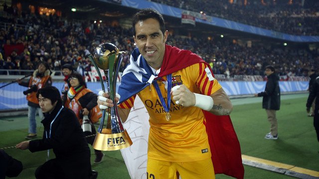 wyn_barcelone's tweet image. Claudio Bravo, gardien du FC Barcelone, est le footballeur le plus titré du monde… wynfoot.fr/actualites/cat…