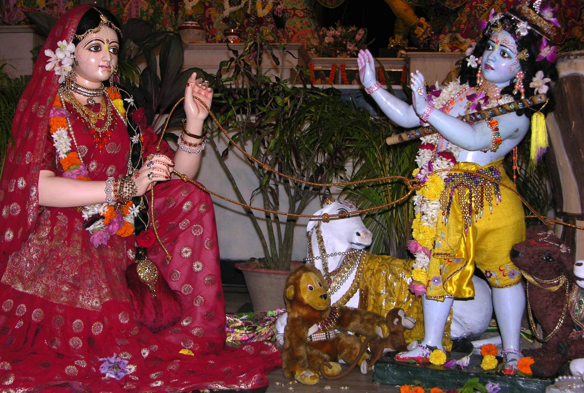 TweetsofKrishna's tweet photo. कृष्णद��मोदरं वासुदेवं हरिम् 
Damodara tied by Mother Yashoda around the waist
#KrishnaK
@TweetsofKrishna https://t.co/cOpuRmdP9H