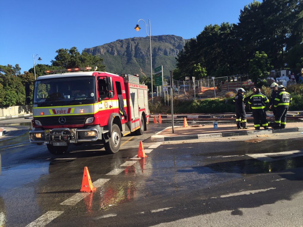 HoutBayBeach's tweet photo. Urgent appeal to City of Cape Town to reduce density at Imizamo Yethu and avoid more #houtbayfires @PatriciaDeLille https://t.co/qTesHoAtoS