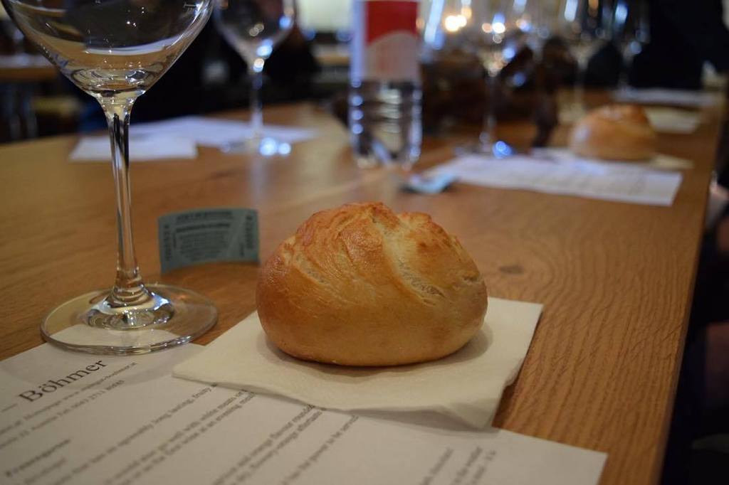 ernie_003's tweet image. This bread is AMAZING #breadqueen #austrianbread #durnstein #monastery #winetasting #🍷#🍞 ift.tt/1YK8C9u