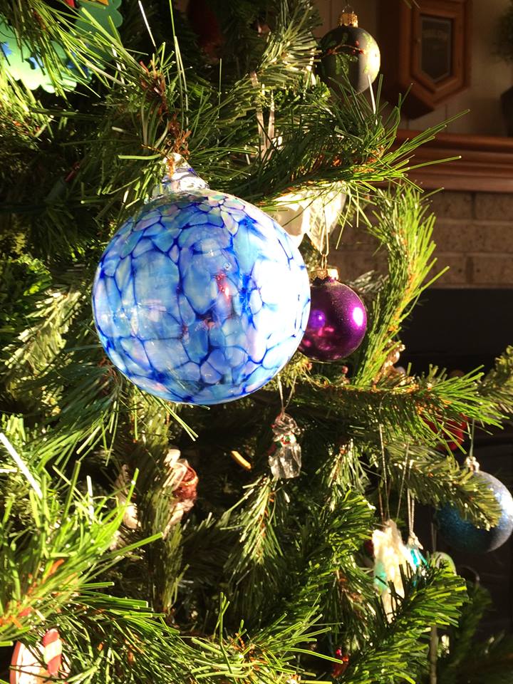 SaraDillow's tweet photo. Joy to the World! May His love and light continue to radiate within us long after the last gift is opened. https://t.co/lz8VxF2Pi5