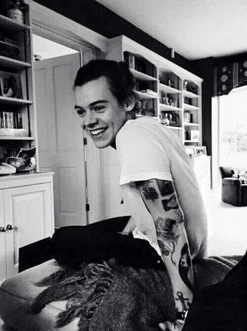 harryslaysagain's tweet image. #GreeceNeeds1D