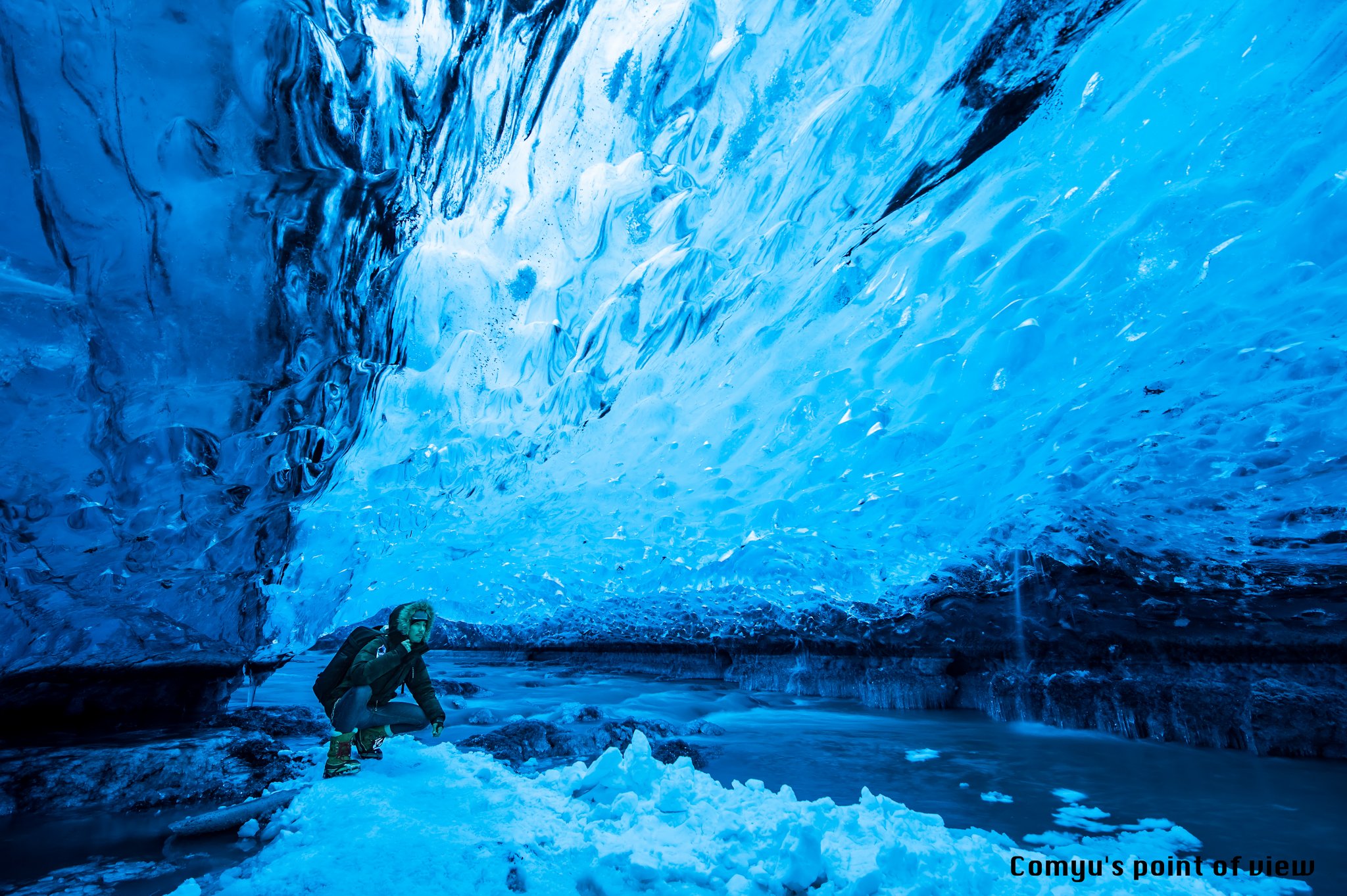 Comyu Ice Cave 15 12 17 アイスランド ヴァトナヨークトル氷河 にて撮影 タイトルの通り 巨大な氷河の下に出来る氷の洞窟です 世界最高峰の絶景ポイントで三脚立てて自撮りしてみました 東京カメラ部 Nikon T Co Sxfvdmvemm Twitter