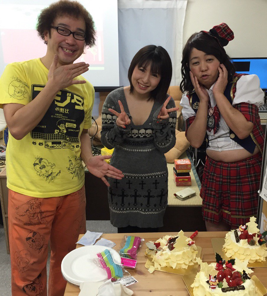 ゲーム芸人フジタ On Twitter 昨日の忘年会兼ゲーム会 自宅ツアーにはたくさんの方々に来ていただきありがとうございました また ライブ ゲーム会 その他のイベント共々よろしくお願いします Https T Co Czs59iyvp2