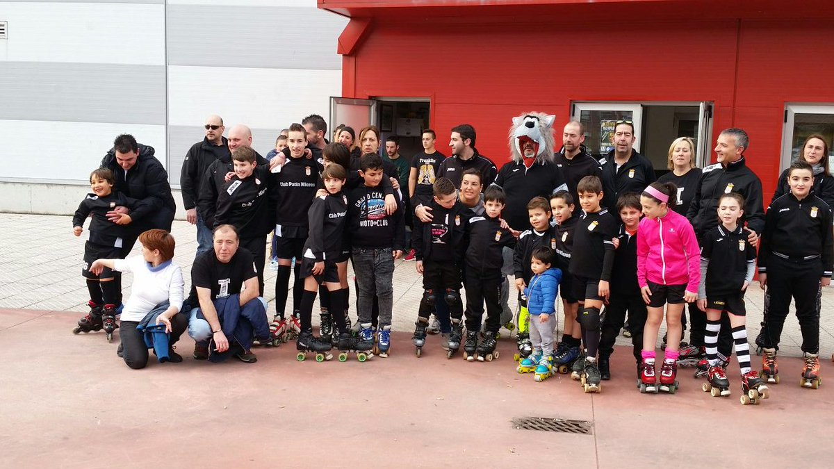 ClubPatinMieres's tweet photo. Grandes y pequeños disfrutaron https://t.co/7ZPROJb2Wo